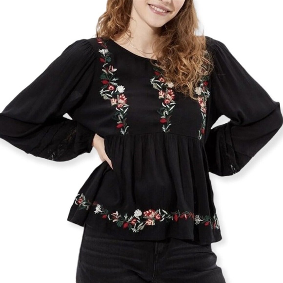 American Eagle Outfitters Tops - American Eagle Floral Embroidered Top
